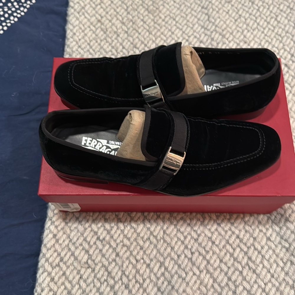 Salvatore Ferragamo Magnifico Size 9 1/2 D Black Velvet